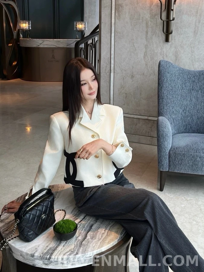샤넬 샤넬 더블 C 로고 크롭 자켓 상세 이미지