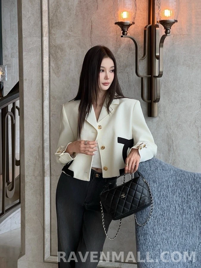 샤넬 샤넬 더블 C 로고 크롭 자켓 상세 이미지