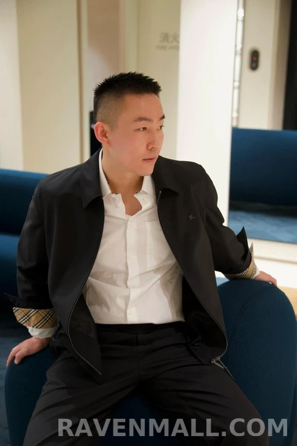 버버리 버버리 로고 자수 집업 자켓 상세 이미지