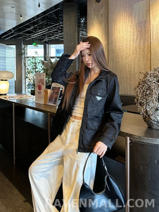 프라다 프라다 삼각 로고 멀티 포켓 자켓 상세 이미지