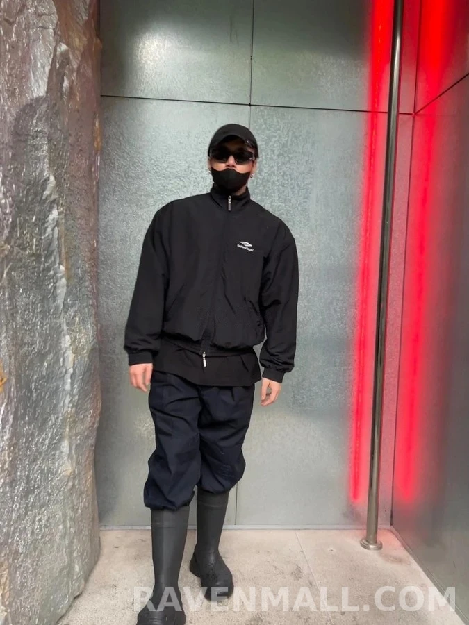발렌시아가 발렌시아가 하이넥 자수 로고 자켓 상세 이미지