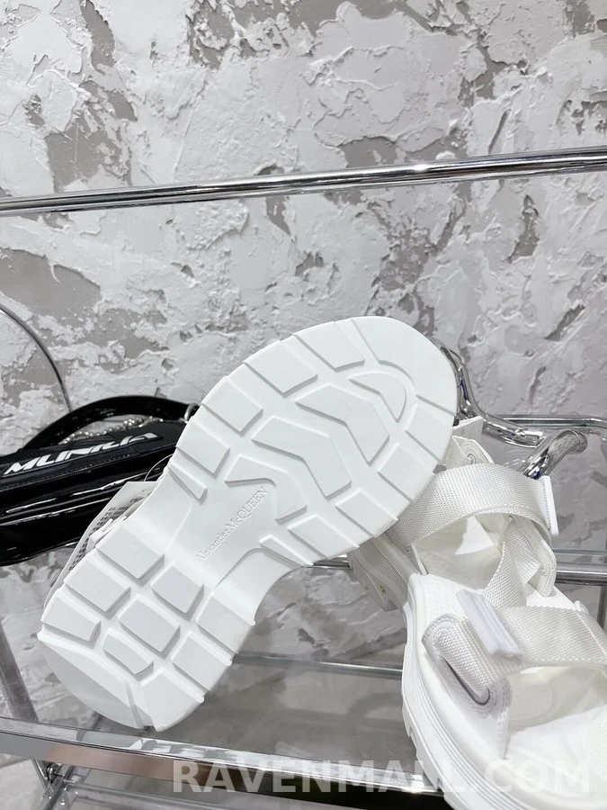 알렉산더 맥퀸 알렉산더 맥퀸 웹 스트랩 트레드 샌들 상세 이미지