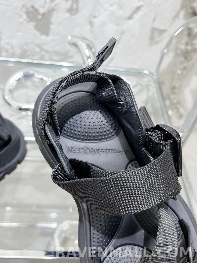 알렉산더 맥퀸 알렉산더 맥퀸 웹 스트랩 트레드 샌들 상세 이미지