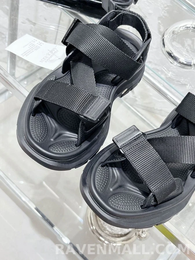 알렉산더 맥퀸 알렉산더 맥퀸 웹 스트랩 트레드 샌들 상세 이미지