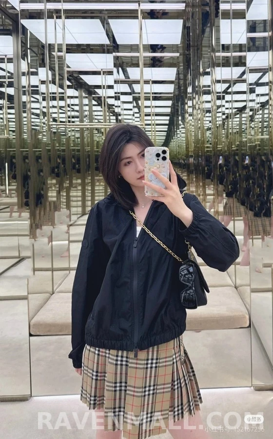 버버리 버버리 전사 로고 후드 바람막이 상세 이미지