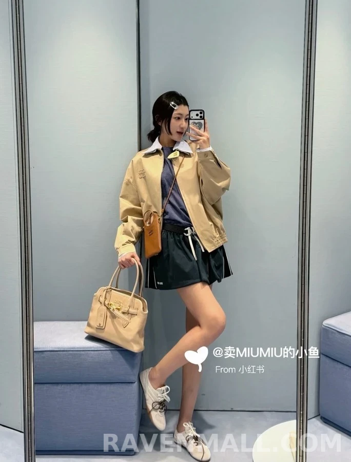 미우미우 미우미우 레터링 스트라이프 카라 자켓 상세 이미지