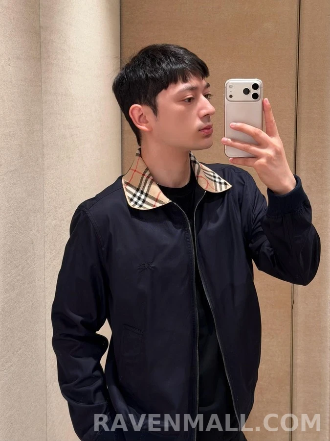 버버리 버버리 체크 칼라 자수 해링턴 자켓 상세 이미지