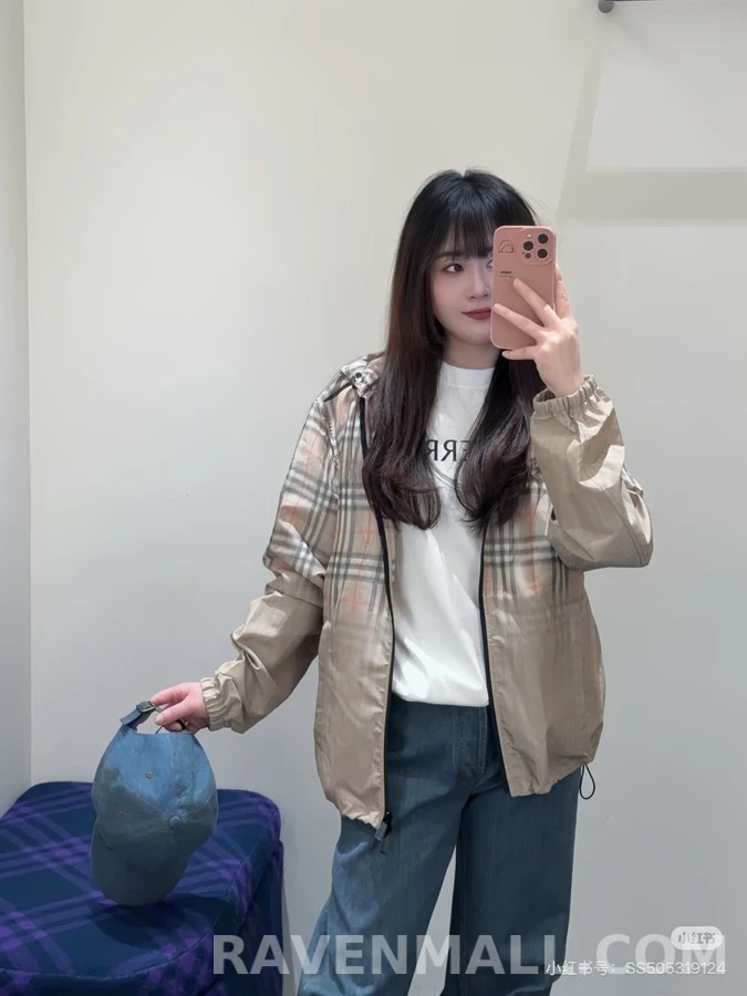 버버리 버버리 클래식 그라데이션 체크 후드 바람막이 상세 이미지