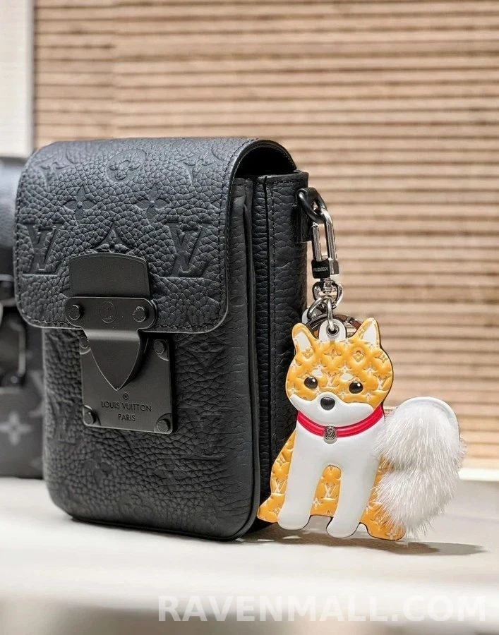 루이비통 루이비통 LV Shiba 키링 상세 이미지