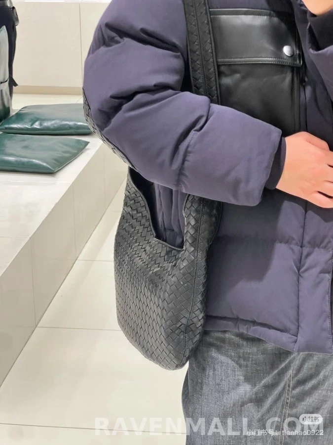 보테가베네타 보테가 베네타 레더 포켓 패딩 자켓 상세 이미지