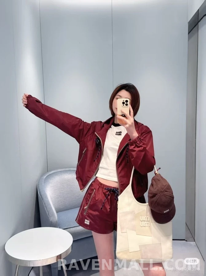 미우미우 미우미우 얇은 나일론 레터링 자외선 차단 후드 집업 상세 이미지